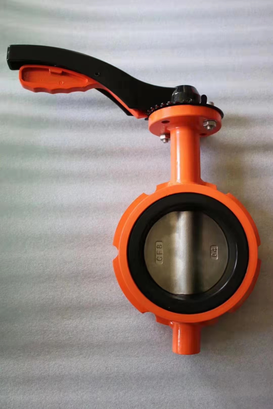 有銷蝶閥和無銷(xiāo)蝶(dié)閥的區別(bié)對比1.jpg 有銷蝶閥和無銷蝶閥(fá)的區別對(duì)比1.jpg